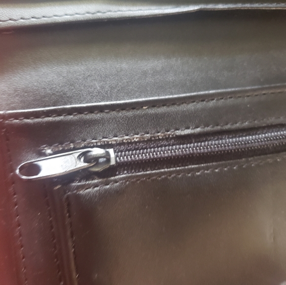 Kenneth Cole Reaction silver wallet - Picture 8 of 8